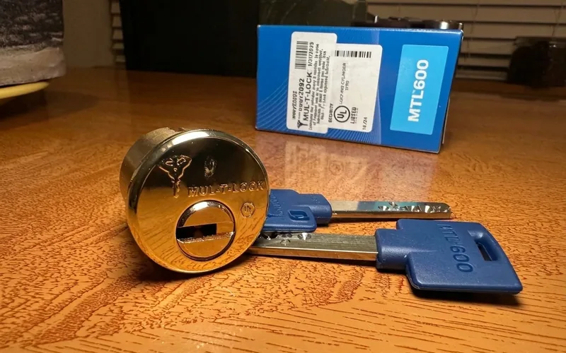 Mul-T-Lock high-security cylinder with restricted keys